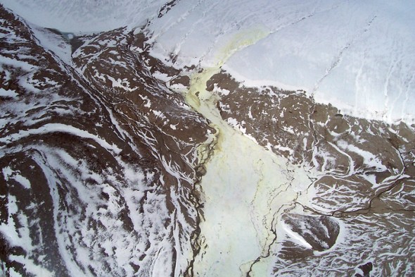 ��ͼ��ֱ���������㣬��ǳ������γɵĵ���ɫӡ����ͼ�зǳ����ԡ�