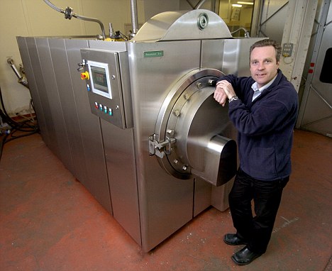 LBBC<a href=http://www.xinjiewang.com/why/02/ target=_blank class=infotextkey>�Ƽ�</a><a href=http://www.xinjiewang.com target=_blank class=infotextkey>��˾</a>�Ļ�����&middot;Ƥ����վ��һ̨Resomator�ԣ����ɽ�������ͷ��к�������Ⱦ���������⡣����������ʹ���������غ�ˮ�Ļ�������ֽ�����